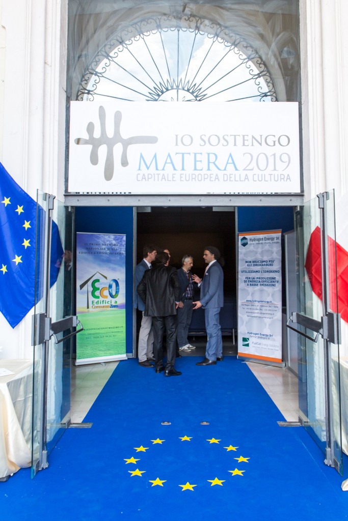 Foto Convegno Matera Piazza V.Veneto Cinema Comunale